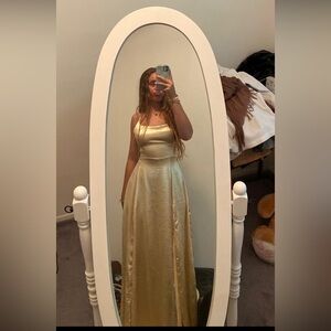 Gorgeous gold Lulu’s maxi💛